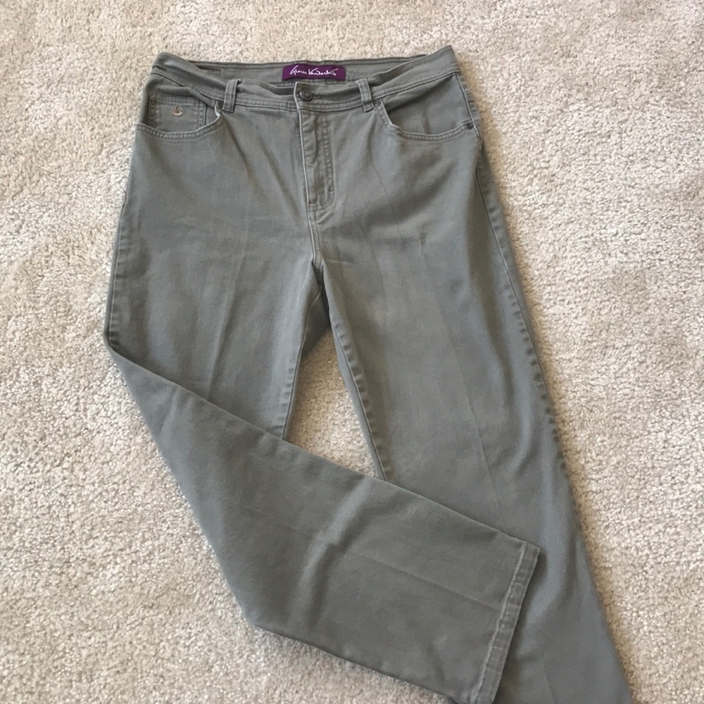 ✨HOST PICK✨ 🎉Olive Green Gloria Vanderbilt Jeans🎉